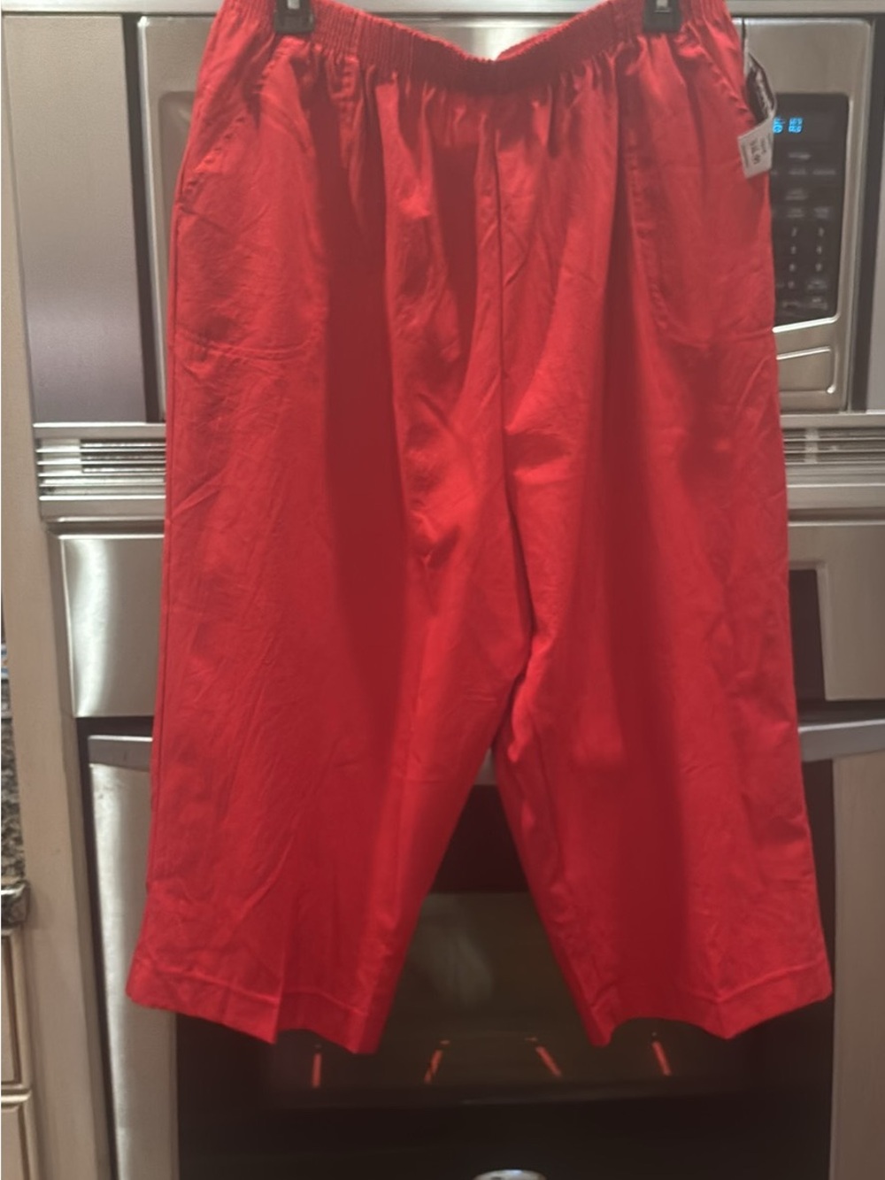 Women’s Red Casual Elastic-Waist capris